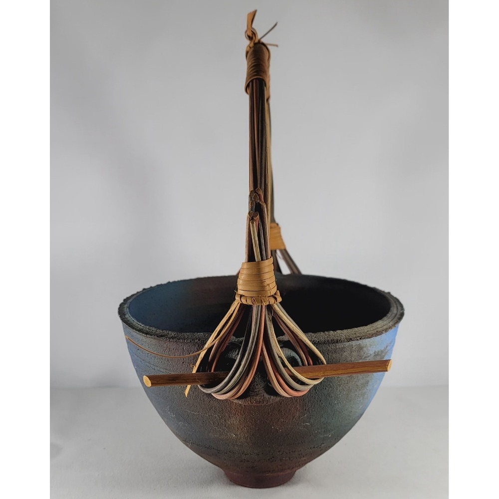 LAURA ROSS Handcrafted Signed Clay Pottery Basket with Wicker Bound Handle - Picture 4 of 8